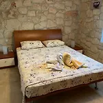 Jordan's Stone House سيفيري