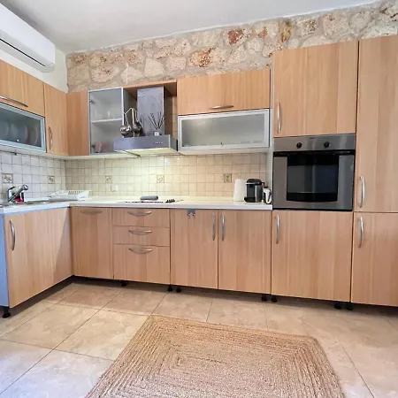 Holiday home Jordan's Stone House