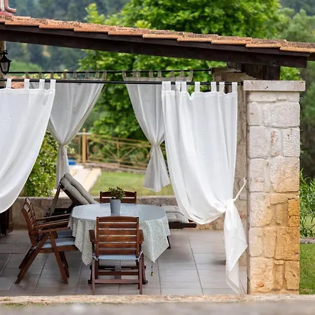 Holiday home Jordan's Stone House